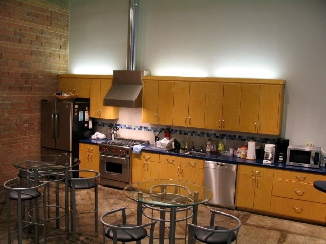 More Photos Of 922 Dragon St, Dallas Distribution For Sale
