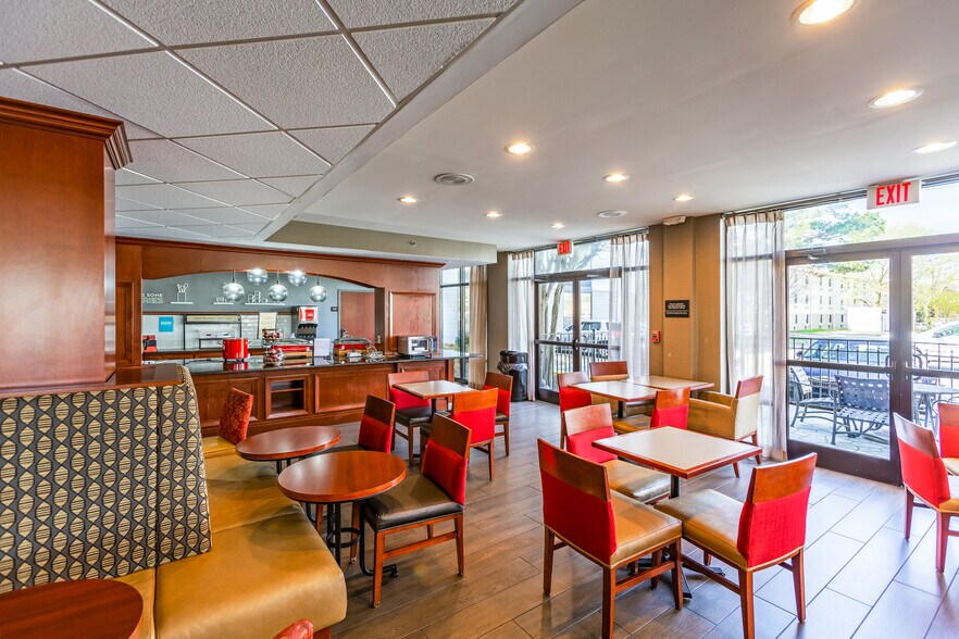 More Photos Of 5793 Greenwich Rd, Virginia Beach Hotel For Sale