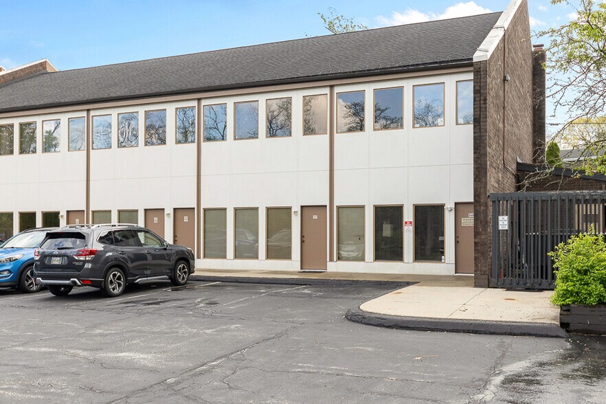 More Photos Of 8180 Brecksville Rd, Brecksville Medical For Lease