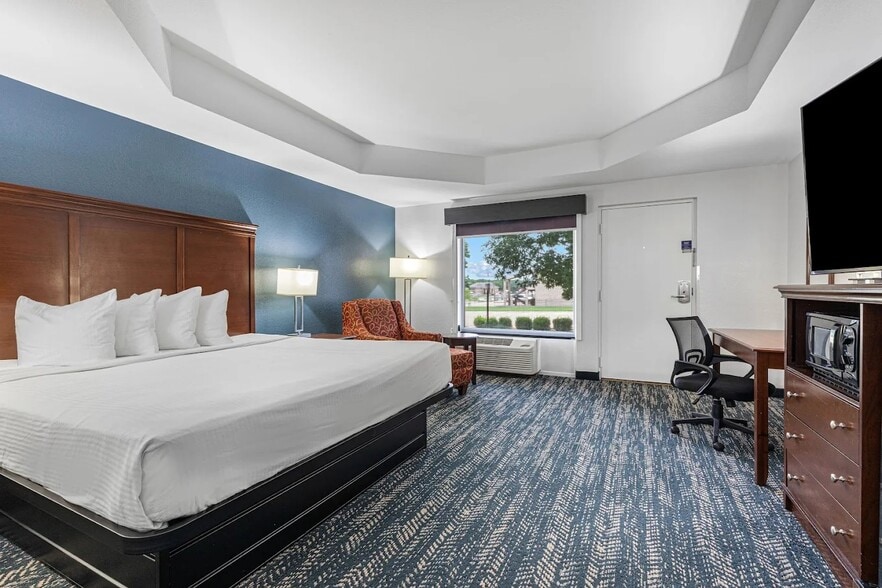 More Photos Of 2251 N Trade Days Blvd, Canton Hotel For Sale