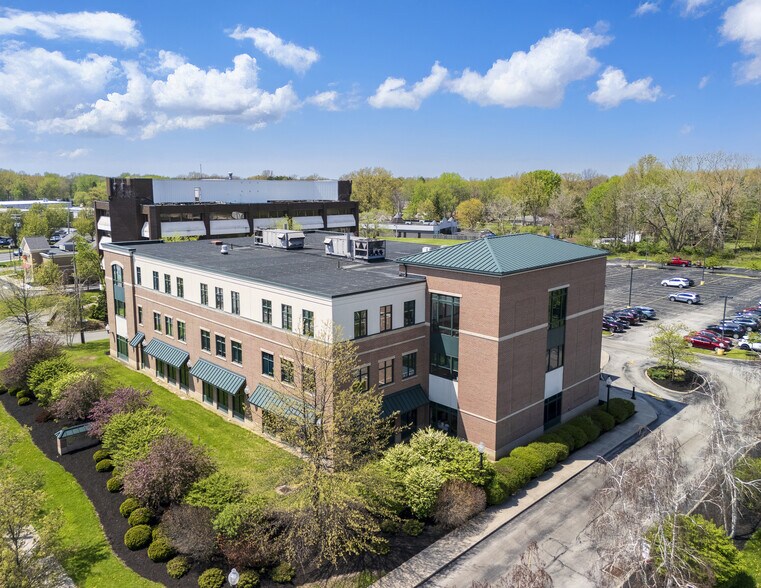 More Photos Of 6900 Pearl Rd, Middleburg Heights Medical For Lease