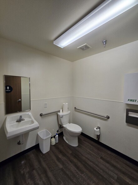 More Photos Of 620 S Magnolia Ave, Ontario Warehouse For Lease