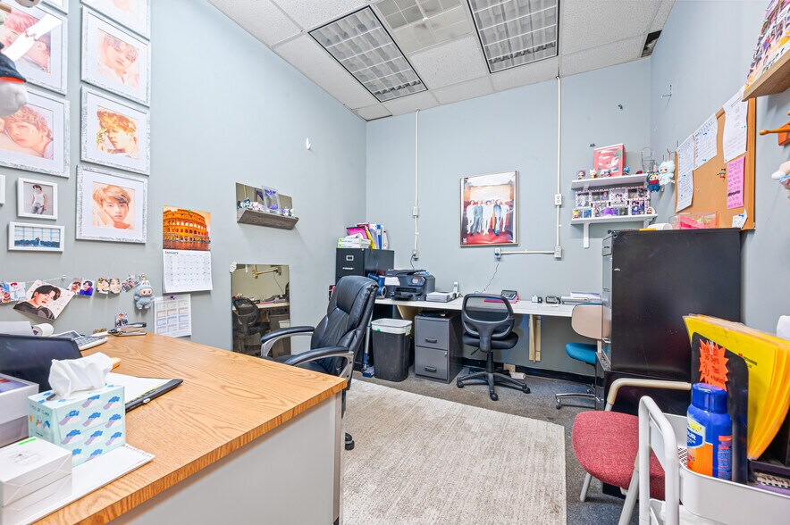 More Photos Of 1550 N Mitchell St, Cadillac General Retail For Lease