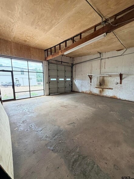 More Photos Of 2100 E Front St, Tyler Light Manufacturing For Lease