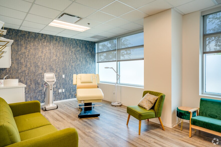 More Photos Of 3377 S Price Rd, Chandler Office For Lease