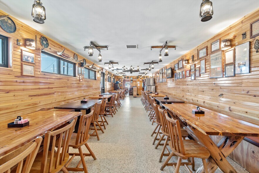 More Photos Of 110 W Bailey St, Ponder Restaurant For Sale
