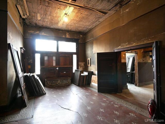 More Photos Of 808 Oak St, Calumet Office For Sale