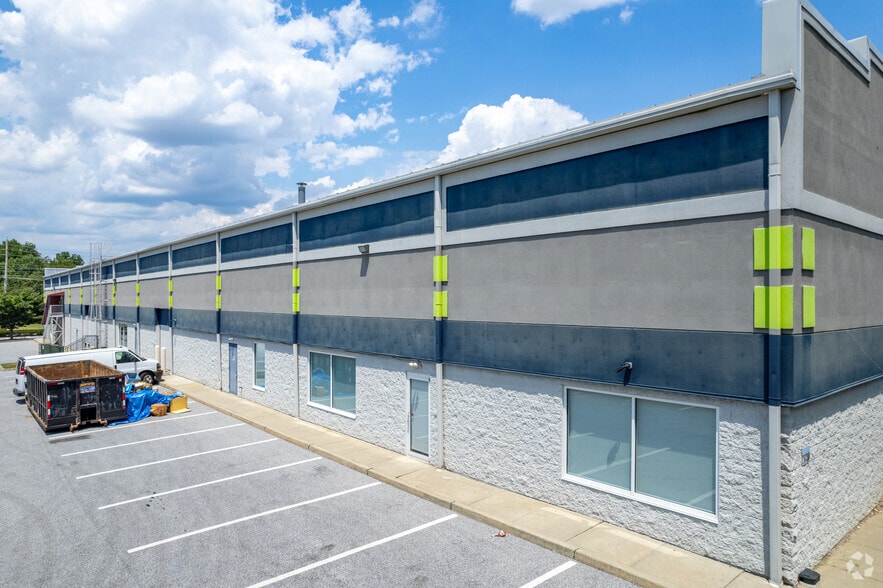 More Photos Of 1714 Bannard St, Cinnaminson Self Storage For Lease