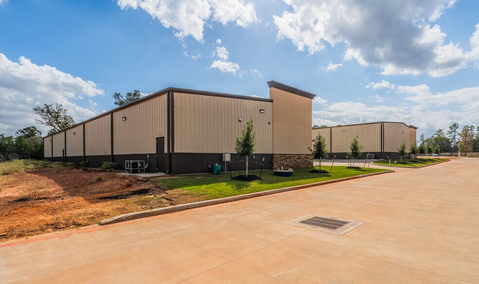 More Photos Of 30130 Dobbin Huffsmith Rd, Magnolia Distribution For Sale