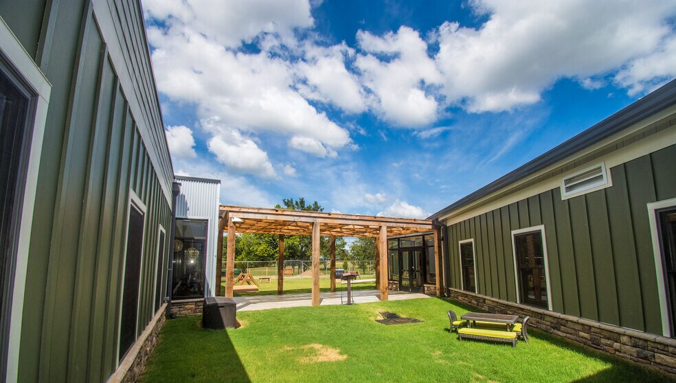 More Photos Of 6455 E 106th St N, Sperry Office For Sale