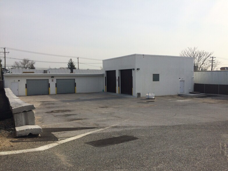 More Photos Of 1000 Fulton St, Farmingdale Warehouse For Sale