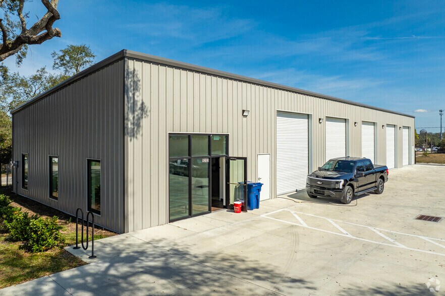 Primary Photo Of 9203 N 19th St, Tampa Light Distribution For Lease
