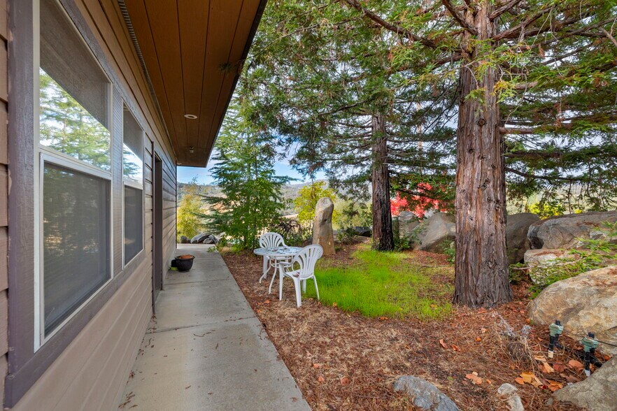 More Photos Of 13951 Mono Way, Sonora Office For Lease