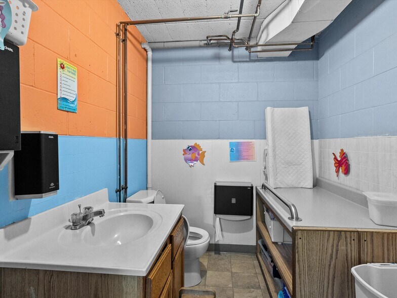 More Photos Of 1017 Laurel St, Marshfield Specialty For Sale