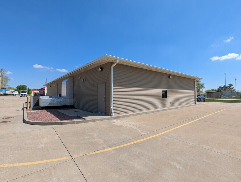 More Photos Of 407 S 4th St, Dunlap Storefront Retail Office For Sale