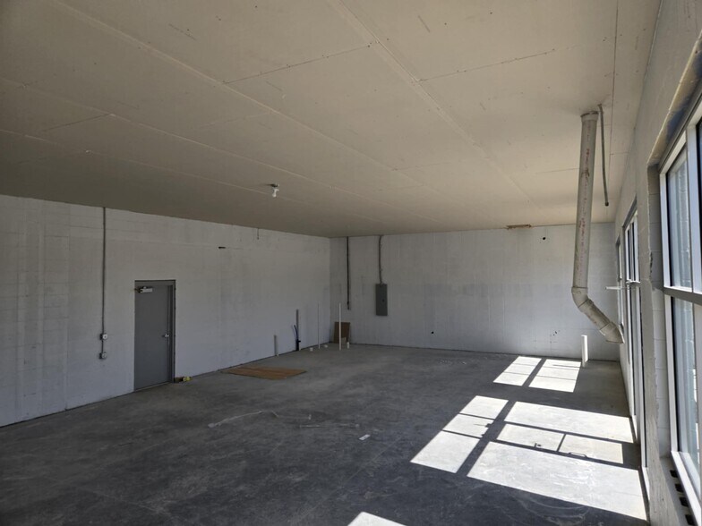 More Photos Of 201 Corporate Dr, Elizabethtown Freestanding For Lease