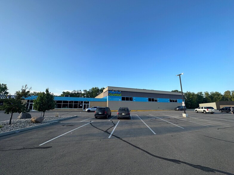 More Photos Of 1250 4th Ave NW, Minot Storefront For Lease