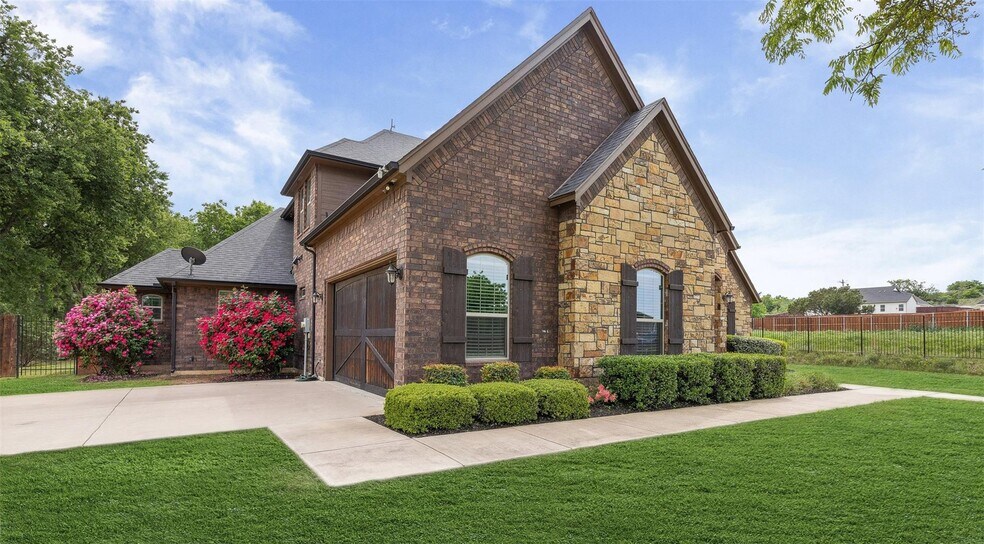 More Photos Of 7839 Blanchard Way, Fort Worth Specialty For Sale