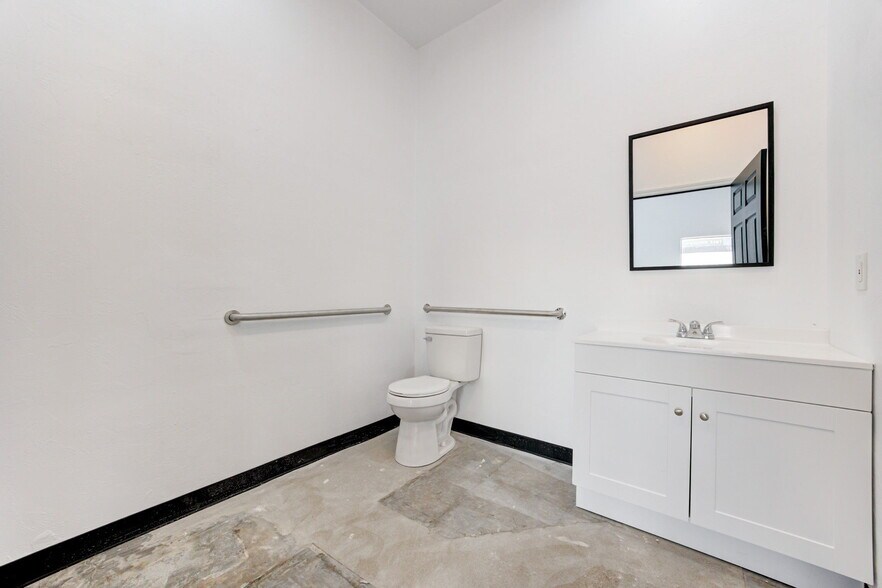 More Photos Of 1809 S Eastern Ave, Moore Auto Repair For Sale