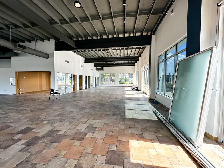 More Photos Of 425 S Lake Parker Ave, Lakeland Office For Lease