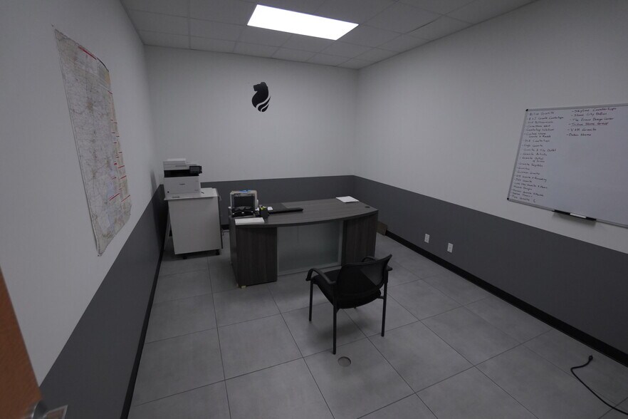 More Photos Of 10830 Composite Dr, Dallas Warehouse For Sale