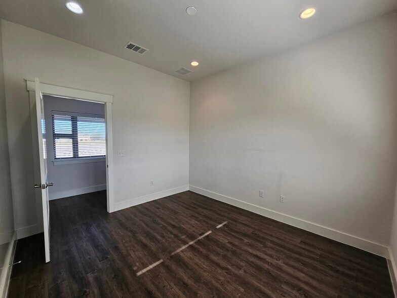 More Photos Of 230 Klattenhoff Ln, Hutto Office For Lease
