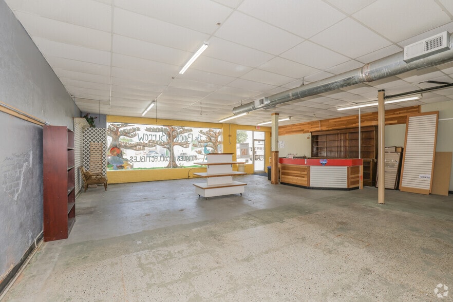 More Photos Of 140 E Main St, Pawhuska General Retail For Sale