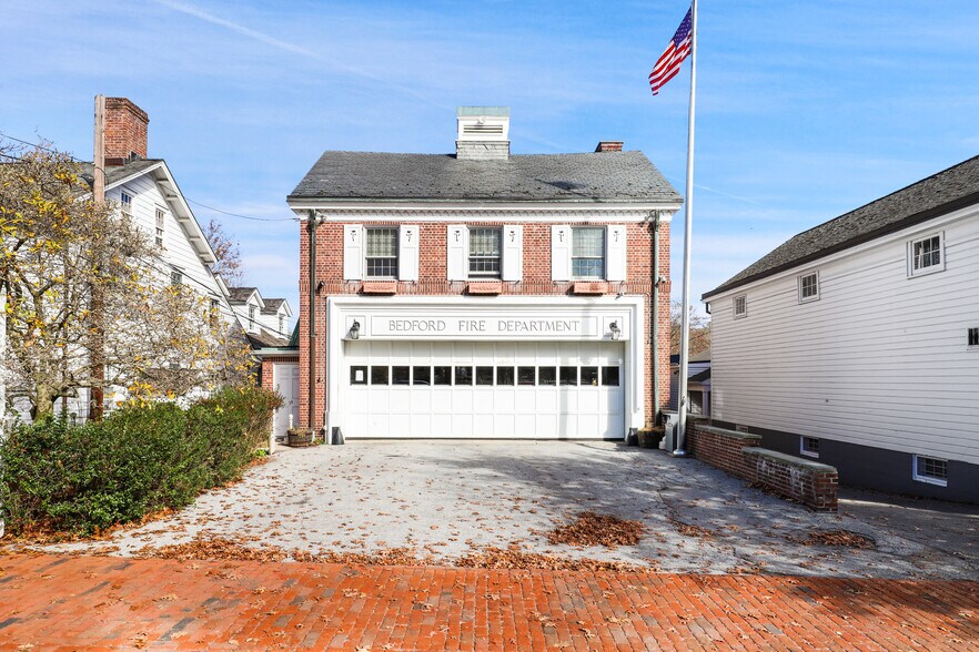 Primary Photo Of 34 Village Grn, Bedford Specialty For Sale