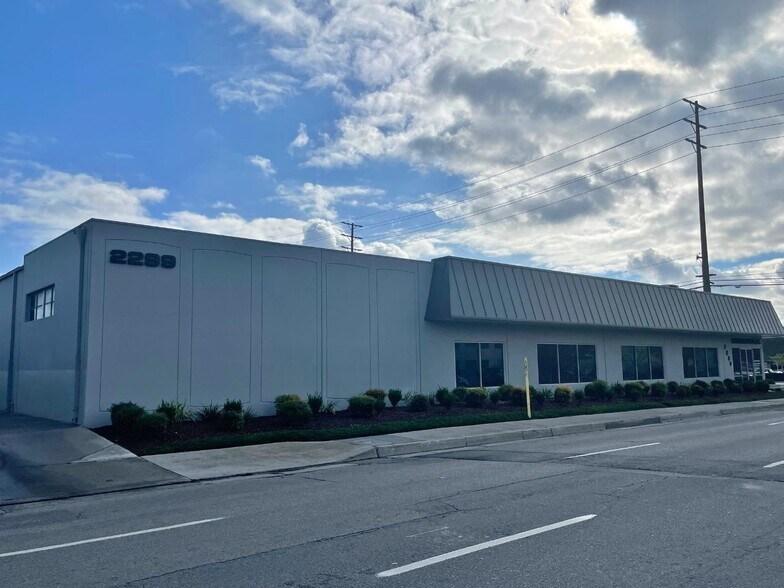 Primary Photo Of 2299 S Grand Ave, Santa Ana Warehouse For Lease