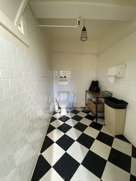 More Photos Of 1114 S Los Angeles St, Los Angeles Warehouse For Sale