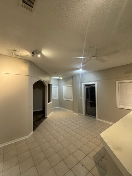 More Photos Of 7727 Blanding Blvd, Jacksonville Auto Repair For Sale