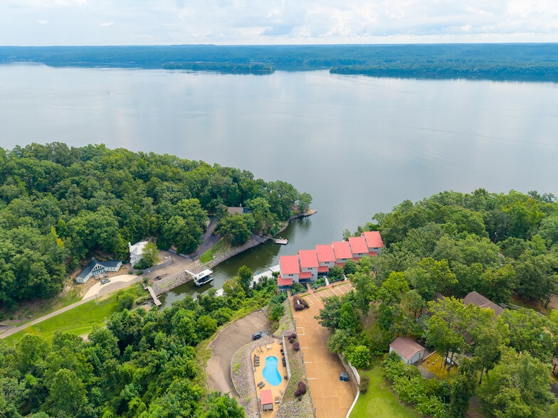 More Photos Of 165 Lakeshore Ln, Counce Hotel For Sale