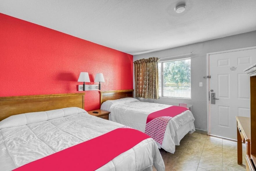 More Photos Of 9638 Plainfield St, Houston Hotel For Sale