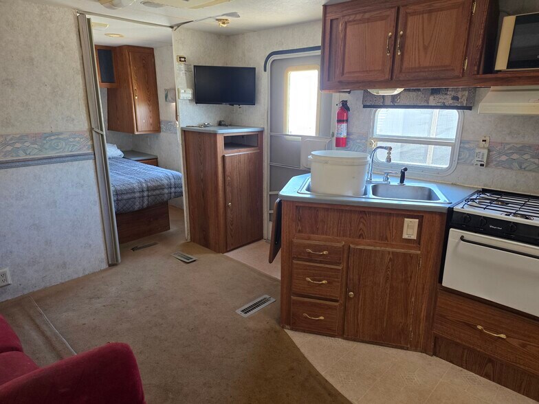More Photos Of 566 Central Blvd, Quartzsite Freestanding For Sale