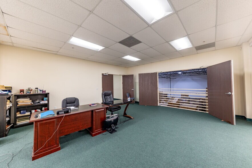 More Photos Of 19827 Hamilton Ave, Torrance Warehouse For Sale