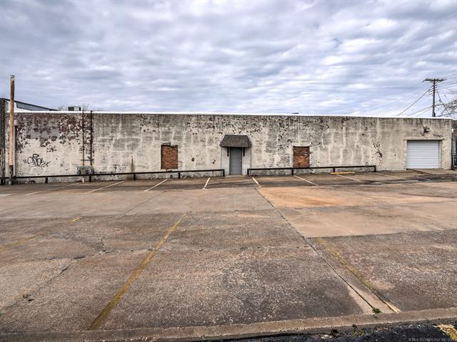 More Photos Of 800 W Okmulgee St, Muskogee Light Distribution For Sale