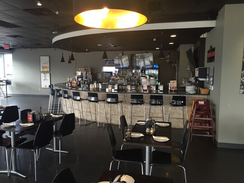 More Photos Of 350 E Seminole Blvd, Sanford Freestanding For Sale