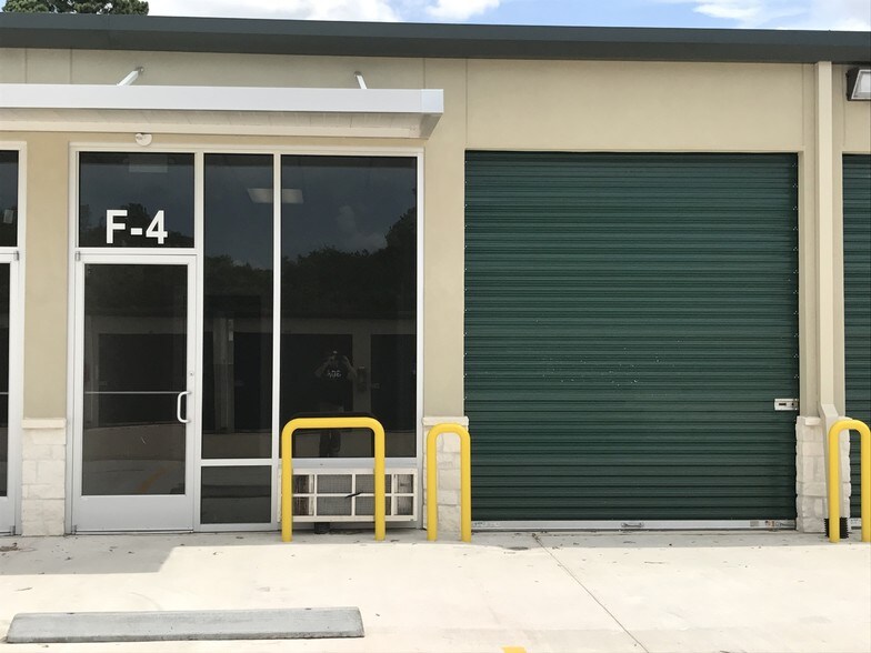 More Photos Of 23410 Snook Ln, Tomball Showroom For Lease