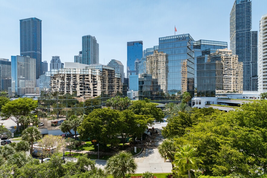 More Photos Of 601 Brickell Key Dr, Miami Office For Lease