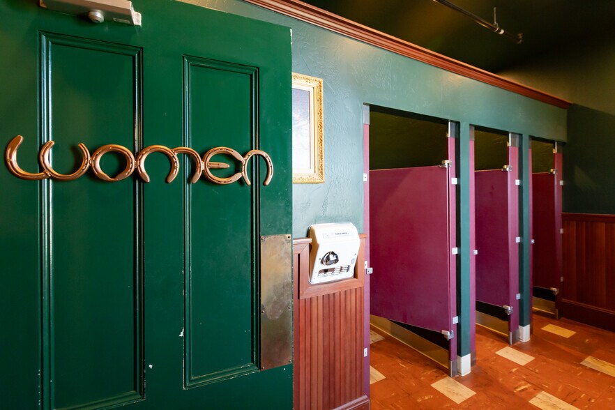 More Photos Of 311 Union St, The Dalles Restaurant For Sale