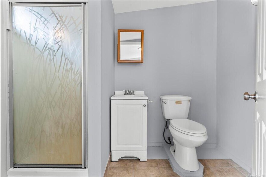 More Photos Of 39 Jane St, Bridgeport Apartments For Sale