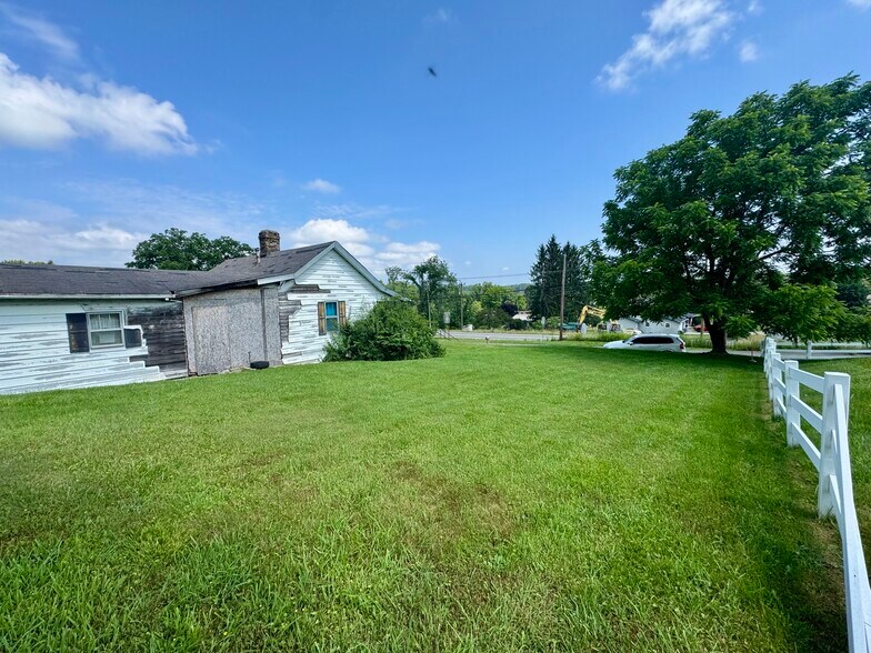 More Photos Of 1388 Ritter Dr, Daniels Freestanding For Sale