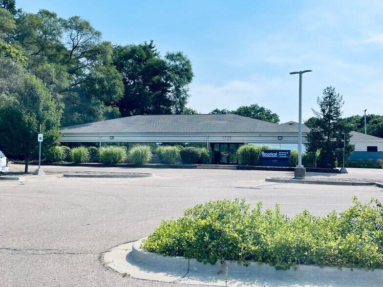 More Photos Of 1725 S Park St, Kalamazoo Medical For Sale