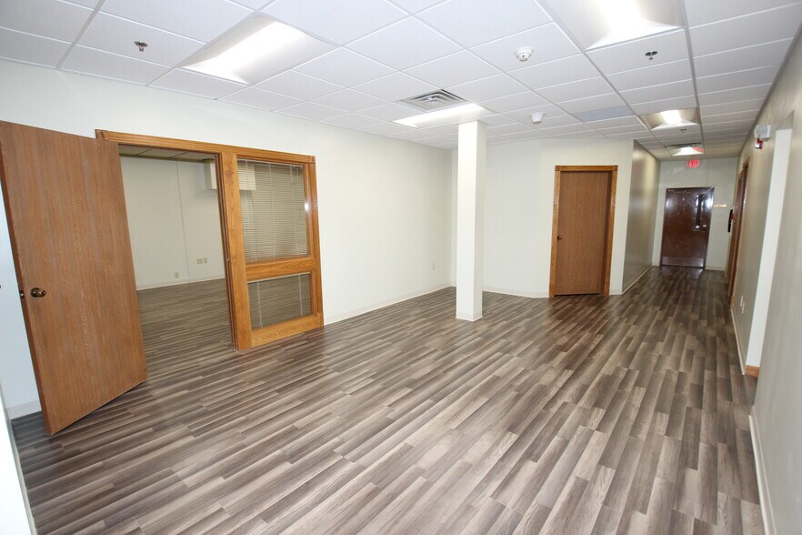 More Photos Of 8355 Rockville Rd, Indianapolis Office For Lease