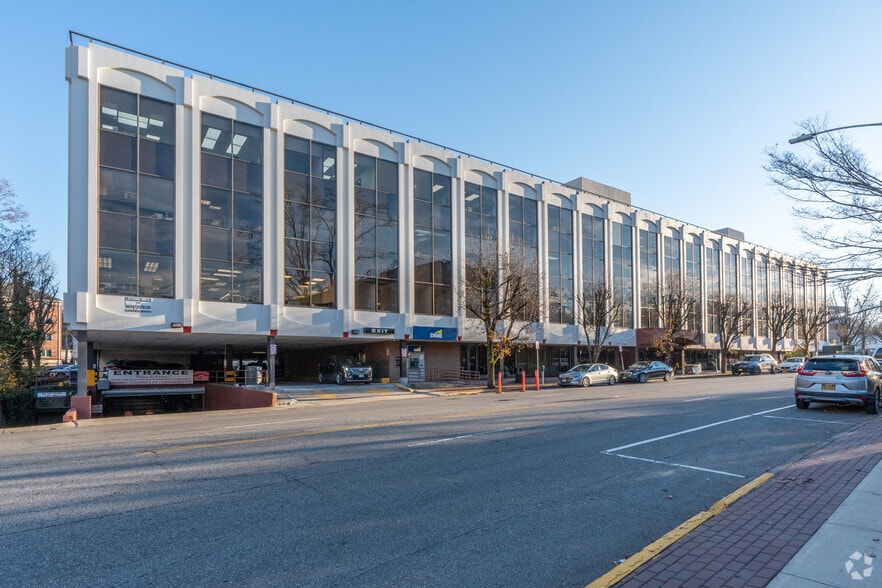 More Photos Of 98 Cuttermill Rd, Great Neck Office For Lease