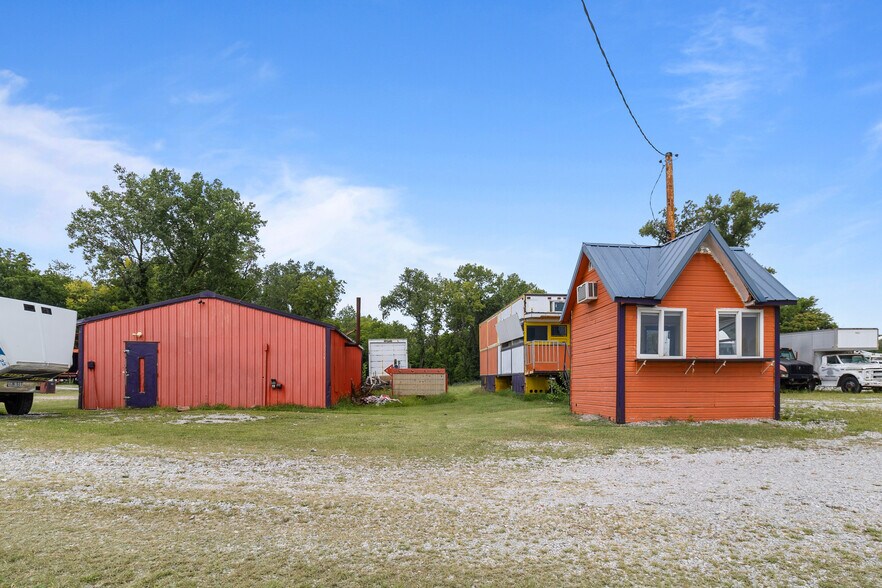 More Photos Of 1420 Highway M, Sedalia Service Station For Sale