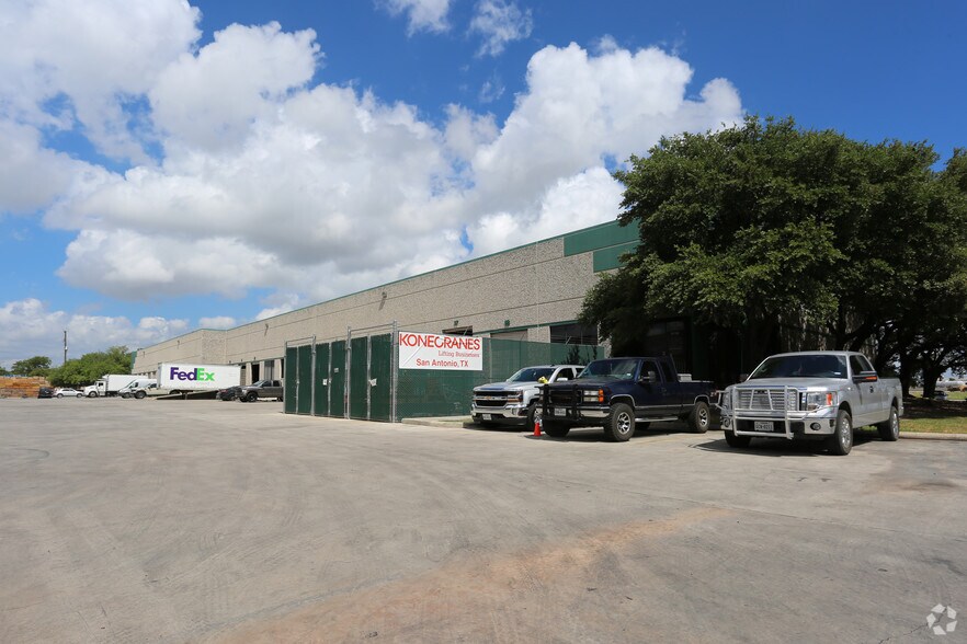 More Photos Of 8555 Loop 410 NE, San Antonio Distribution For Lease
