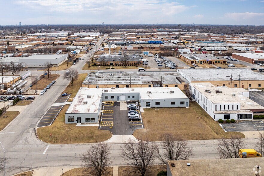 More Photos Of 205 W Interstate Rd, Addison Showroom For Lease