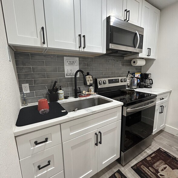 More Photos Of 2915 Medical Arts St, Austin Medical For Sale