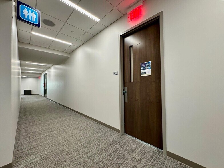 More Photos Of 2204 University Dr, Kearney Serviced Offices For Lease